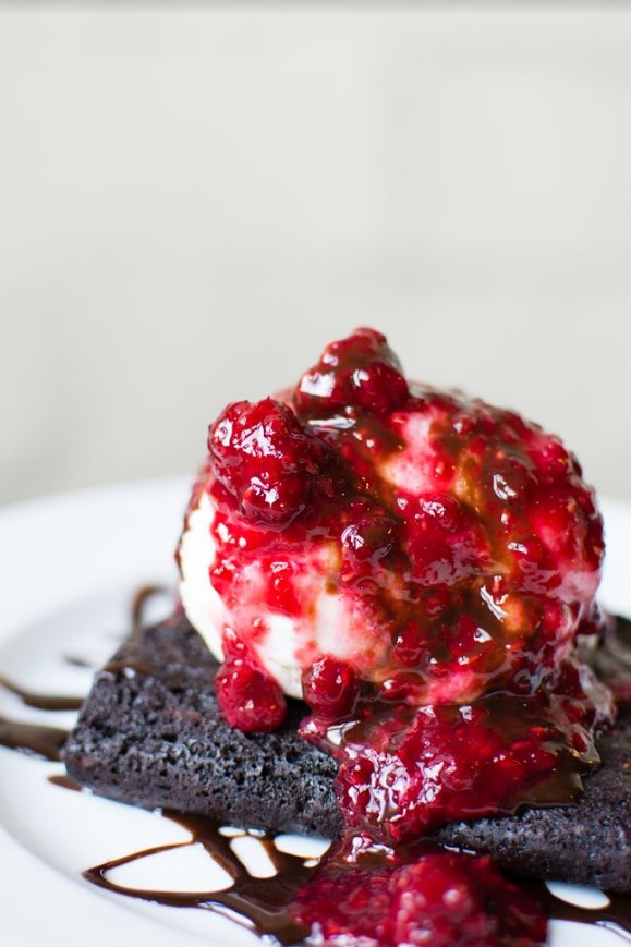 BoundaryBay's tweet photo. Raspberry Brownie Sundae looking DIVINE, and ready to be devoured at tonight's #ValetinesDay dinner at Boundary Bay! #dessertfirstplease https://t.co/EzgV0zJWNB
