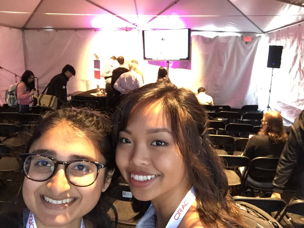 nikiraur's tweet photo. #DevWeek17 https://t.co/hzbAXMgQxR