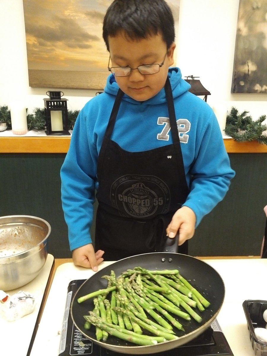 marymargaretbey's tweet photo. Intense concentration #Chopped55 Cooking Contest @LoblawsON w Jr Chefs @Equinox_Roden @TDSBBlake @morseschool180 https://t.co/NCt5vRr6z9