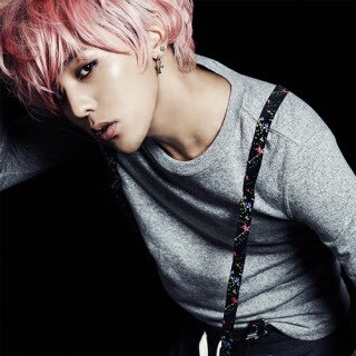 PakuFC0818's tweet photo. 今年はブラックで休息しようと思ってたPaku氏🤔💭💗
そんなのPaku氏じゃないw
次のカラーはジミンらしぃ��すよ😛💕
実はジヨン氏もこのカラーの時代が😉💗✌️🏻
G-DRAGONにもJIMINにもなれるのはPaku氏だけですよ〜😎💪✨
カラーチェンジ後の砂塵に��待ですね💕 https://t.co/RnIObIjg0M