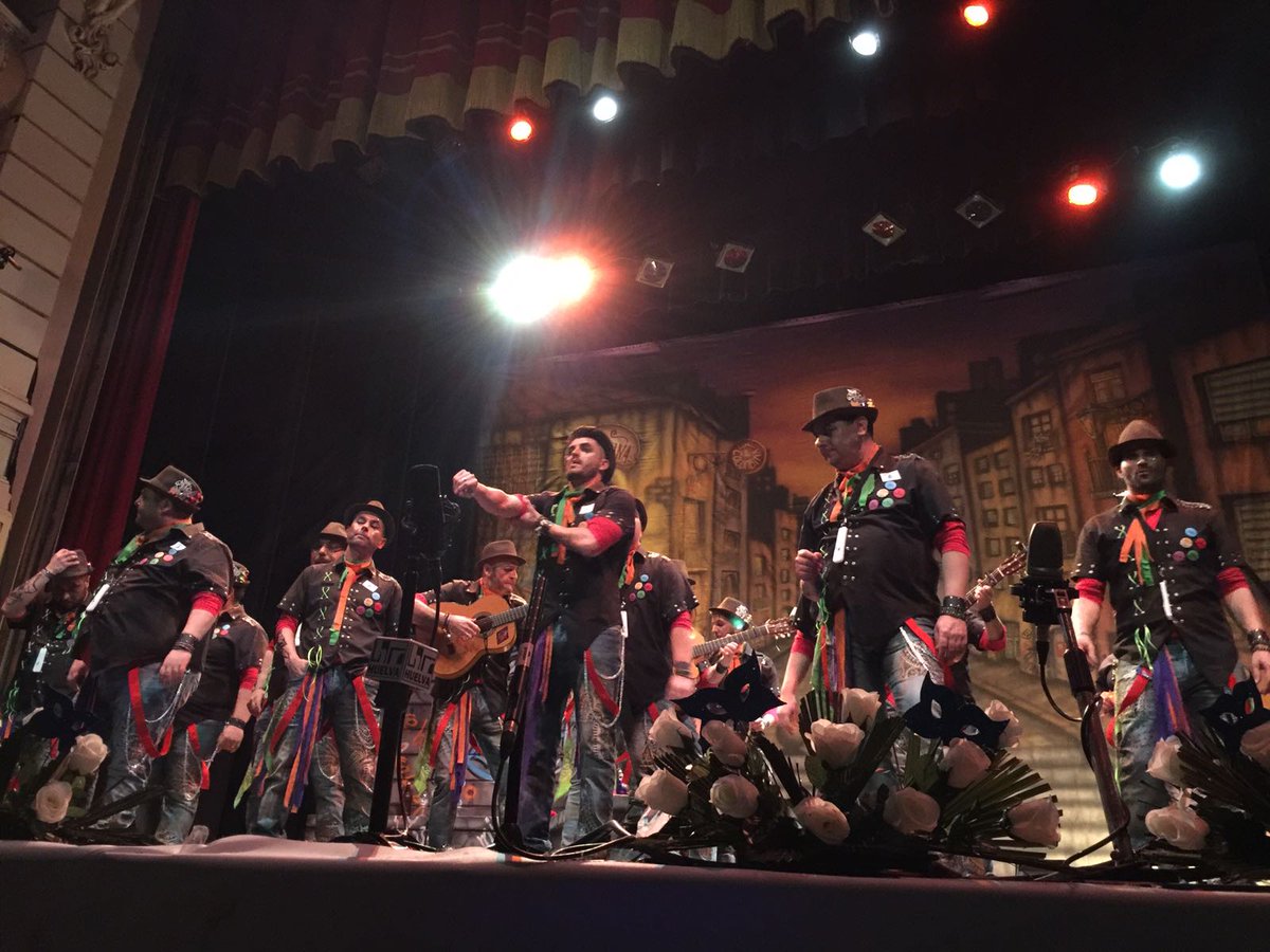 Cierra la jornada de hoy la comparsa #Mibarrio de #Huelva en el #GranTeatroHuelva #CarnavalColombino2017 Síguelo en solohuelvaradio.com