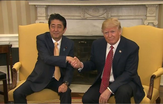 titrespresse's tweet image. (20minutes.fr):VIDÉO. Etats-Unis: #Serrer la main de #Donald Trump, une épreuve pour ses.. titrespresse.com/article/207585…