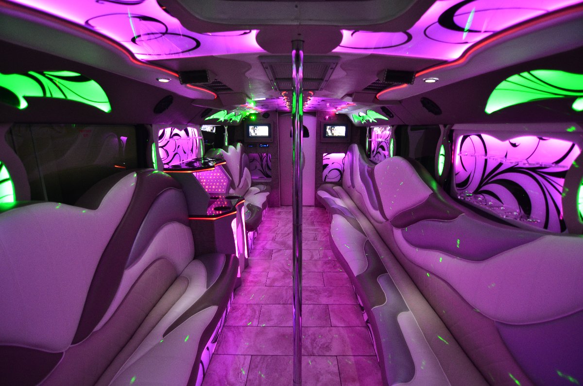 EliteHenParties's tweet image. Get on our #PartyBus and have a great time!
Available as part of our Mystery Tour
E:elitehenparties@gmail.com