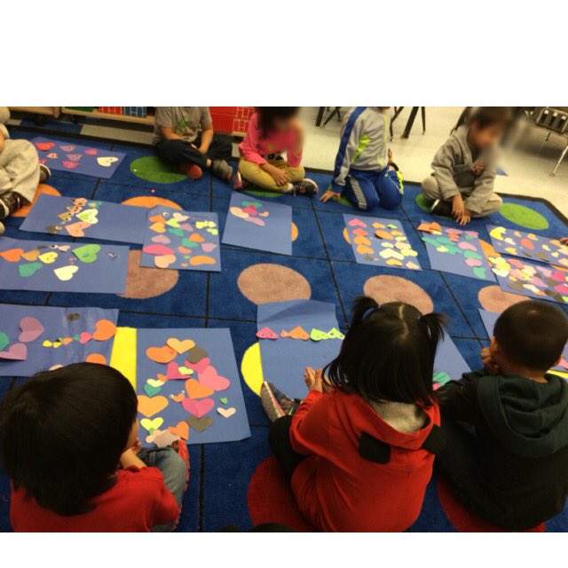 msbenoitsclass's tweet image. AM&amp;amp;PM sharing circles! Ready to talk about our creations! Great #talkingtools activity! #winnipegsd #msbenoitsclass #shaughnessypk