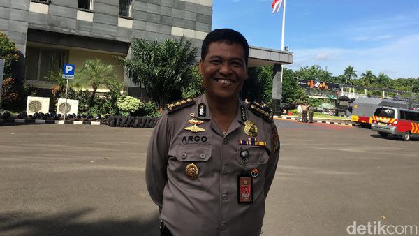 Pilgub DKI, Polisi Imbau Warga Ikut Ciptakan Suasana Kondusif detik.id/6ZhHoJ