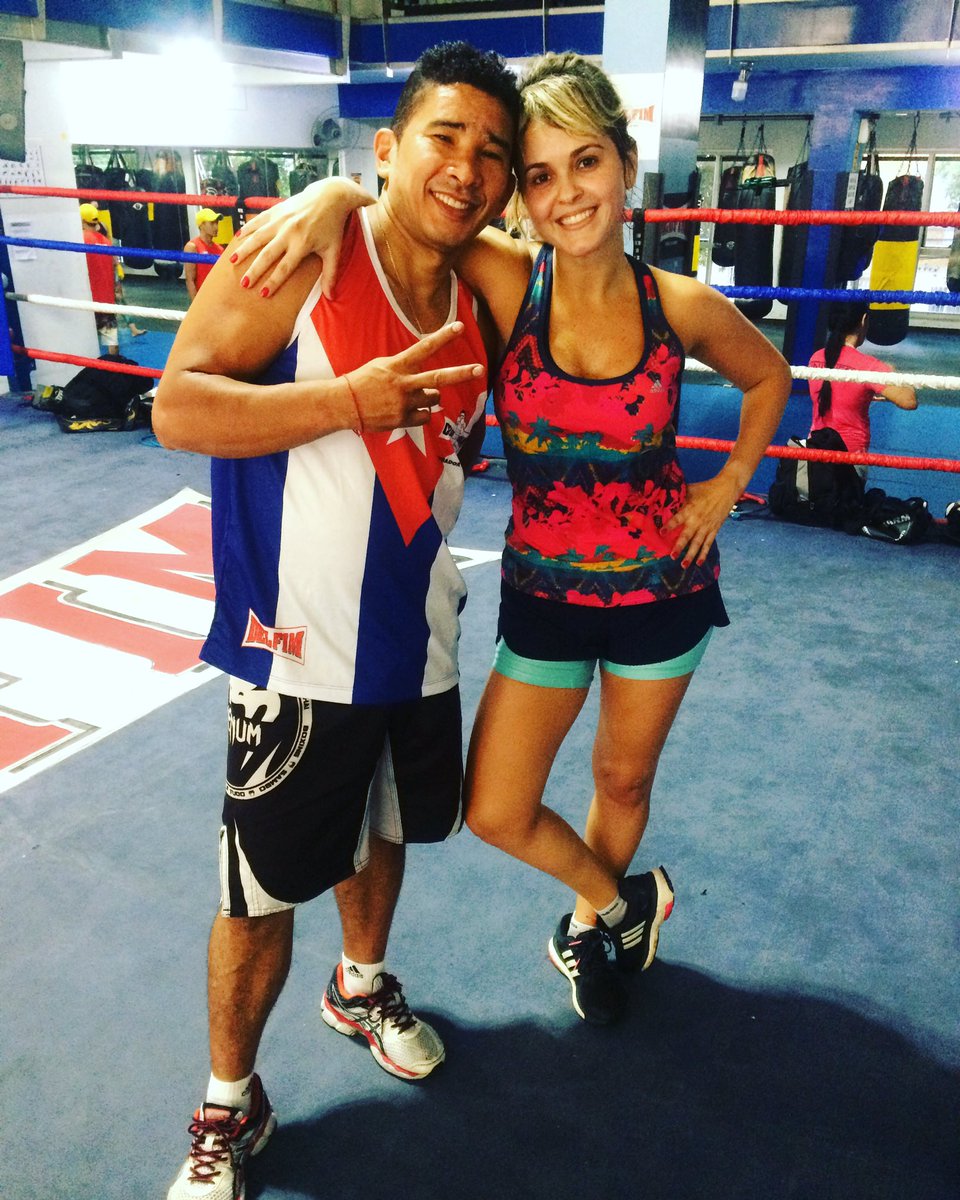 machad_celso's tweet photo. Aula particular de #boxe #TeamChina #academiadelfim #boxecubano https://t.co/k9UsHdJHTF