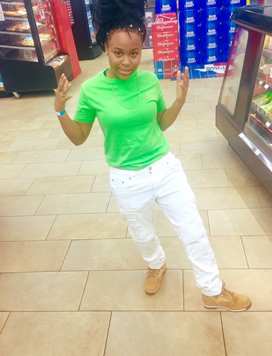 Fly_AssLexx's tweet image. '  🖕🏾 what you 👂🏾 nigga 🗣 #700wayz