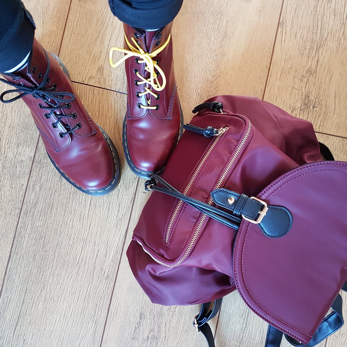 BessStacy's tweet photo. Cherry red vibes today #drmartens #cherryred #docs4life https://t.co/vRfbR3qyei