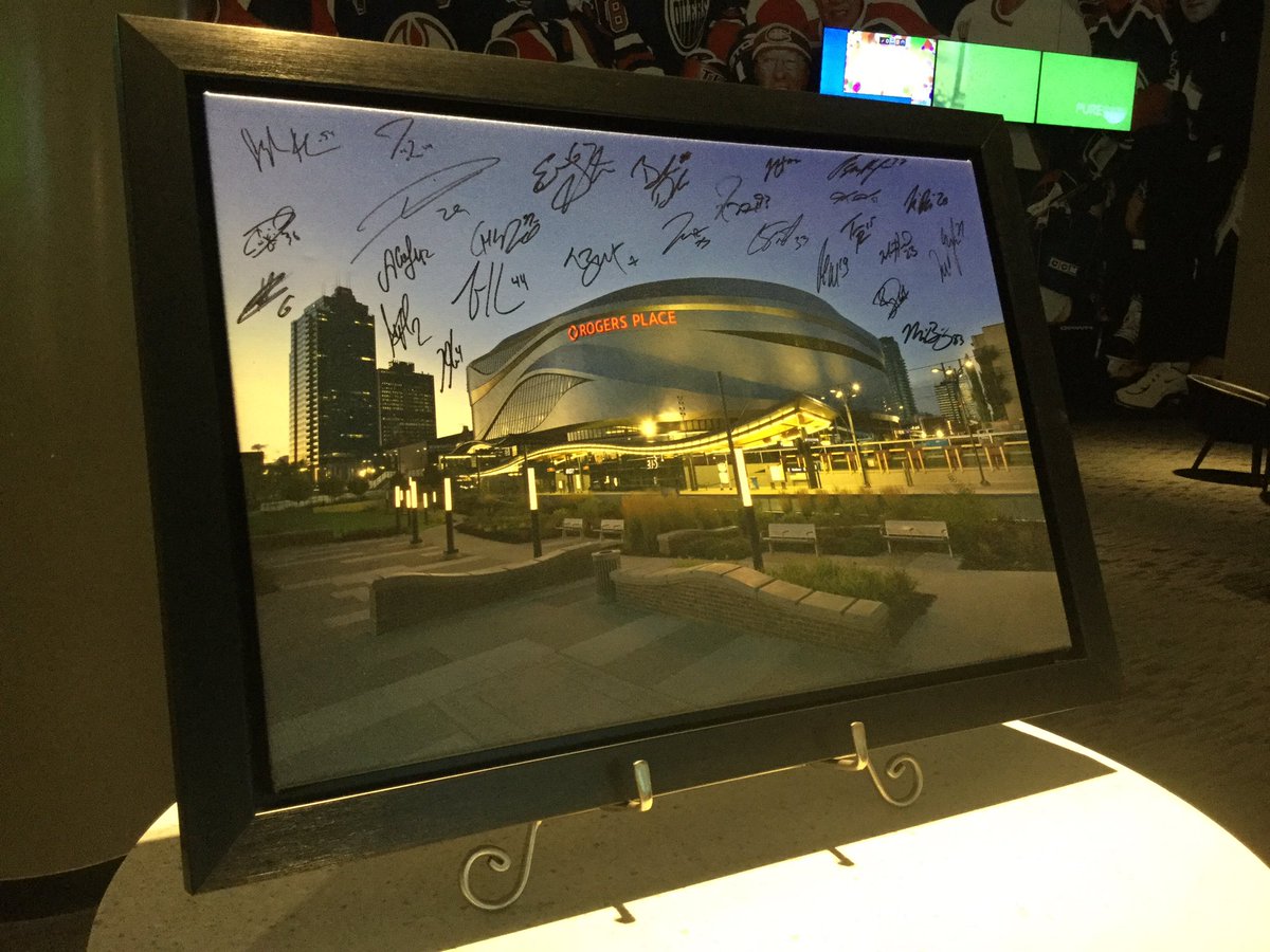 SpectrumAuth's tweet photo. Inaugural Season Rogers Place canvas @Oil_Foundation auctions tonight! #teamsigned #OnlyHere #RogersPlace https://t.co/BWkQCyR9Uf