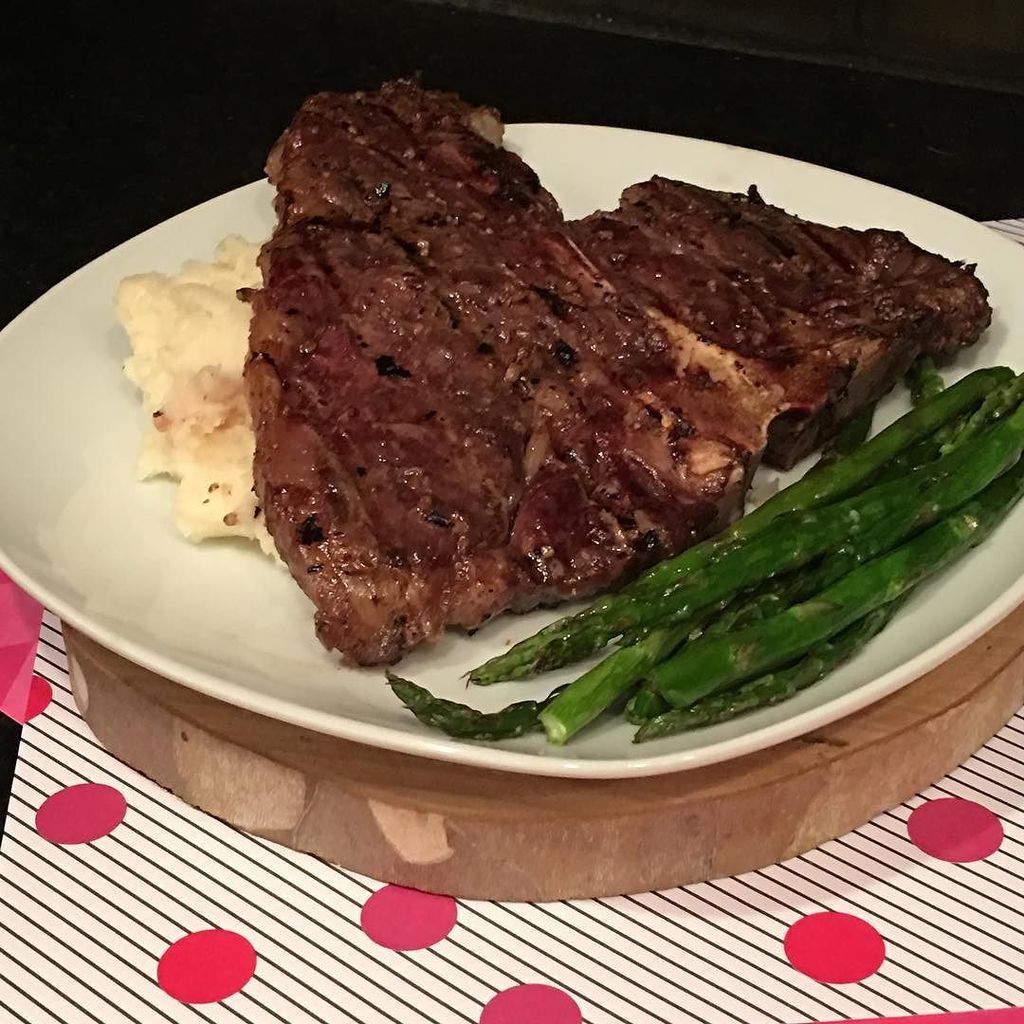 wiggletoncreek's tweet photo. #Beef is my love language!❤️Happy Valentine's Day! #eatmorebeef https://t.co/OxLrrkbBmn https://t.co/Qei414h1JH