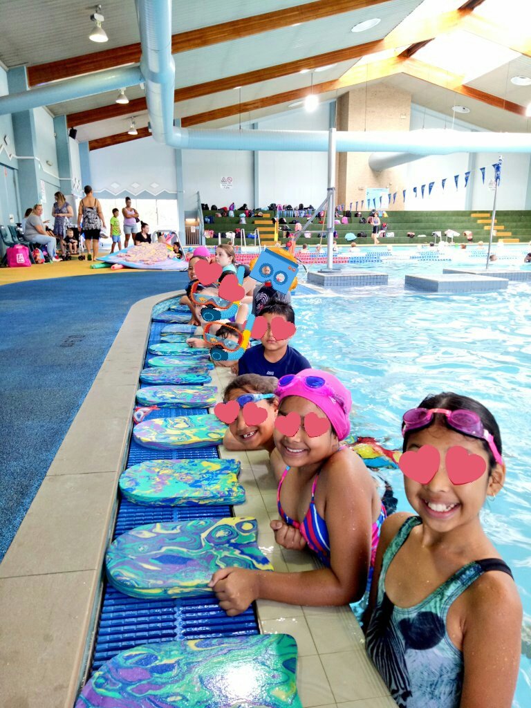 Hayley_SRPS's tweet photo. SRPS students learning vital swimming skills!  #learntoswim #watersafety @bartonmd70 @Jane_Wannell @MarilynFriedri1 https://t.co/ydyd7dThxM