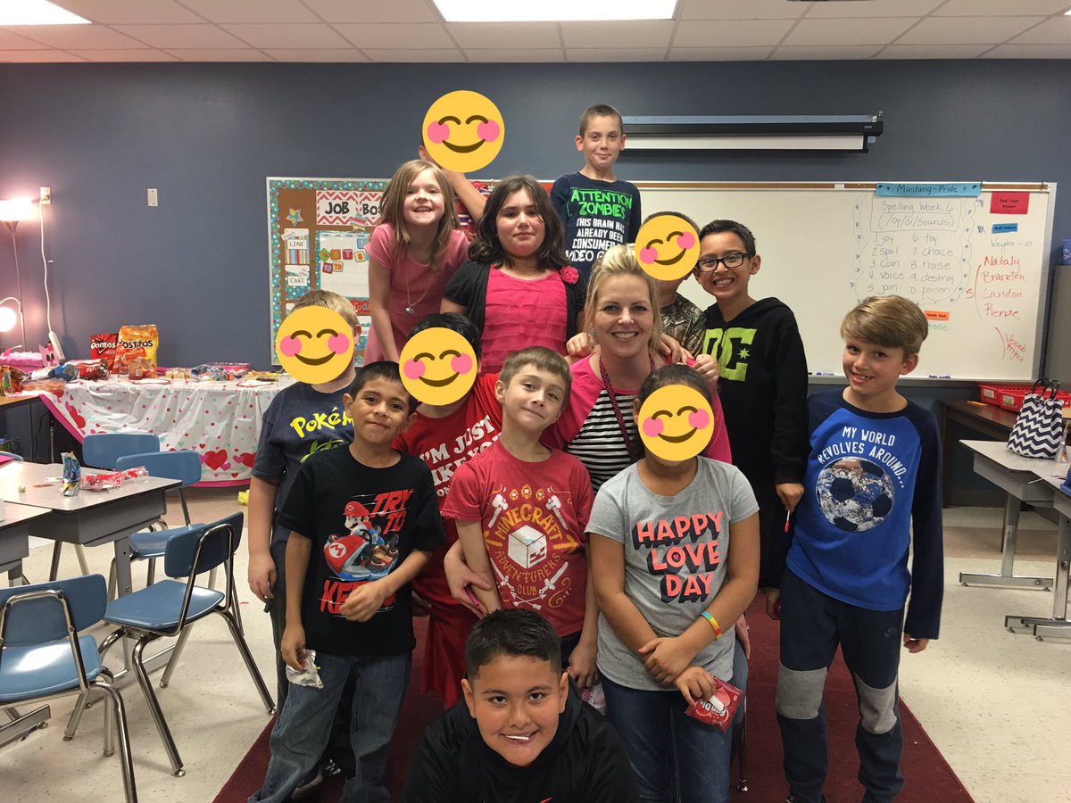 BrownThirdGrade's tweet photo. V-Day Party Time!!!  #HLESInspire https://t.co/ZUCK5shTjx