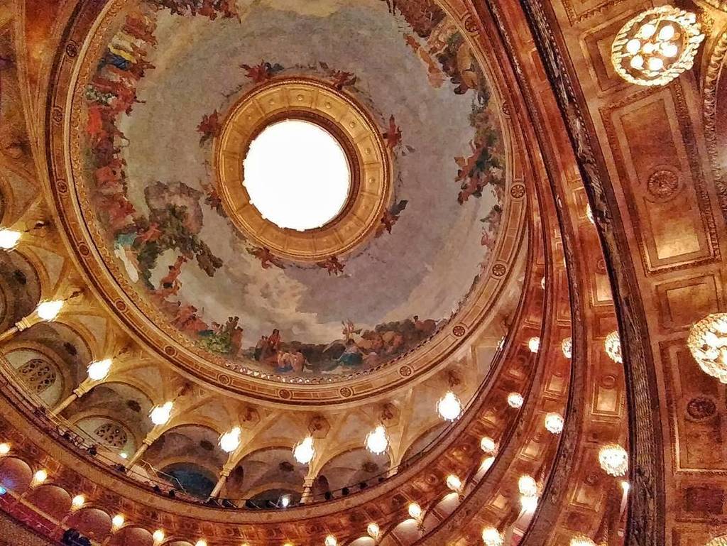 ZoldenAge's tweet photo. Teatro dell'Opera di Roma

#ballet #theatre #roma #italy #eurolife #pointeallnight #menintights #Čajkovskij #valent… https://t.co/jeFUpoKHRG
