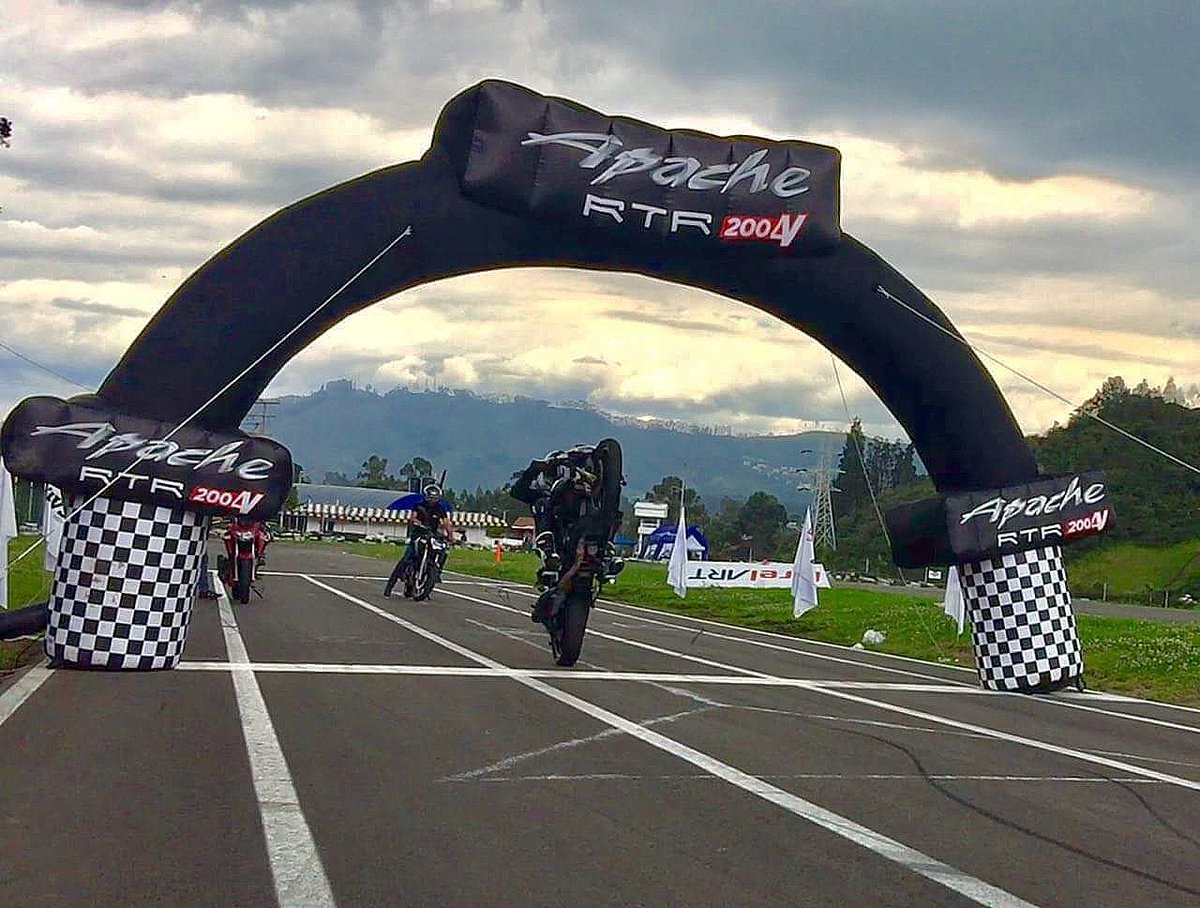 <a href="/tomypuerta/">Tomás Puerta</a>  mostrando toda la potencia de nuestra #Apache200 
#racingDNA #rtr #race #carrera #competencia