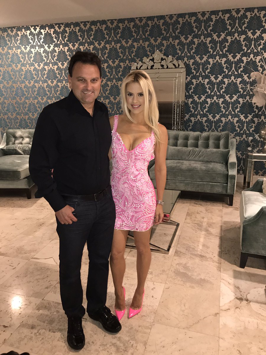 LisaAThomson's tweet photo. Amazing Valentine's with my love @RosenhausSports https://t.co/DEJ7n9lYeO