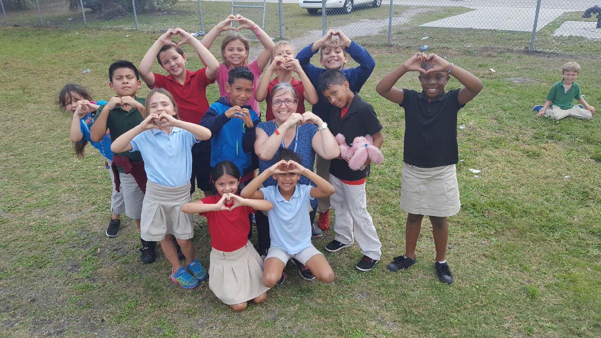 tobintweets7's tweet photo. Spreading the love in second grade  #vbelove  #vbevibe  #teamtobin https://t.co/RwIt8J1E1b