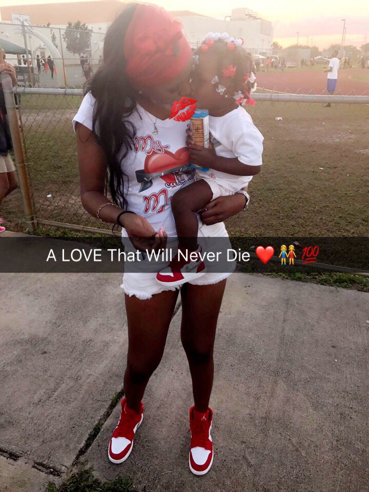 __poohmaaa's tweet photo. My Valentine Calls Me "Mommy" ❤ #TwiningIt #MeandMyMiniME 👭😍😘 https://t.co/P8kPZAGdd2