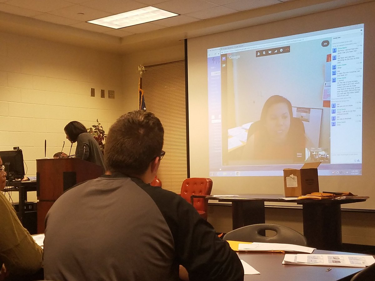 angelamthom's tweet image. 8th grade students in Medical Virtual Program  @LongleafMiddle Skype w/teacher Erica Davis in Hawaii! @richlandtwo #lmsleap