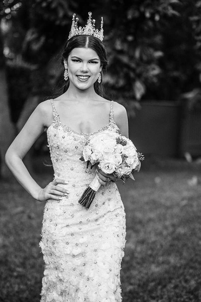 FreirePhoto's tweet image. Gorgeous bride 👰🏻 in @lazarobridal #bridalgown 

#WeddingMeetsFashion

working on my new web page ... FreireWeddingPhoto.com