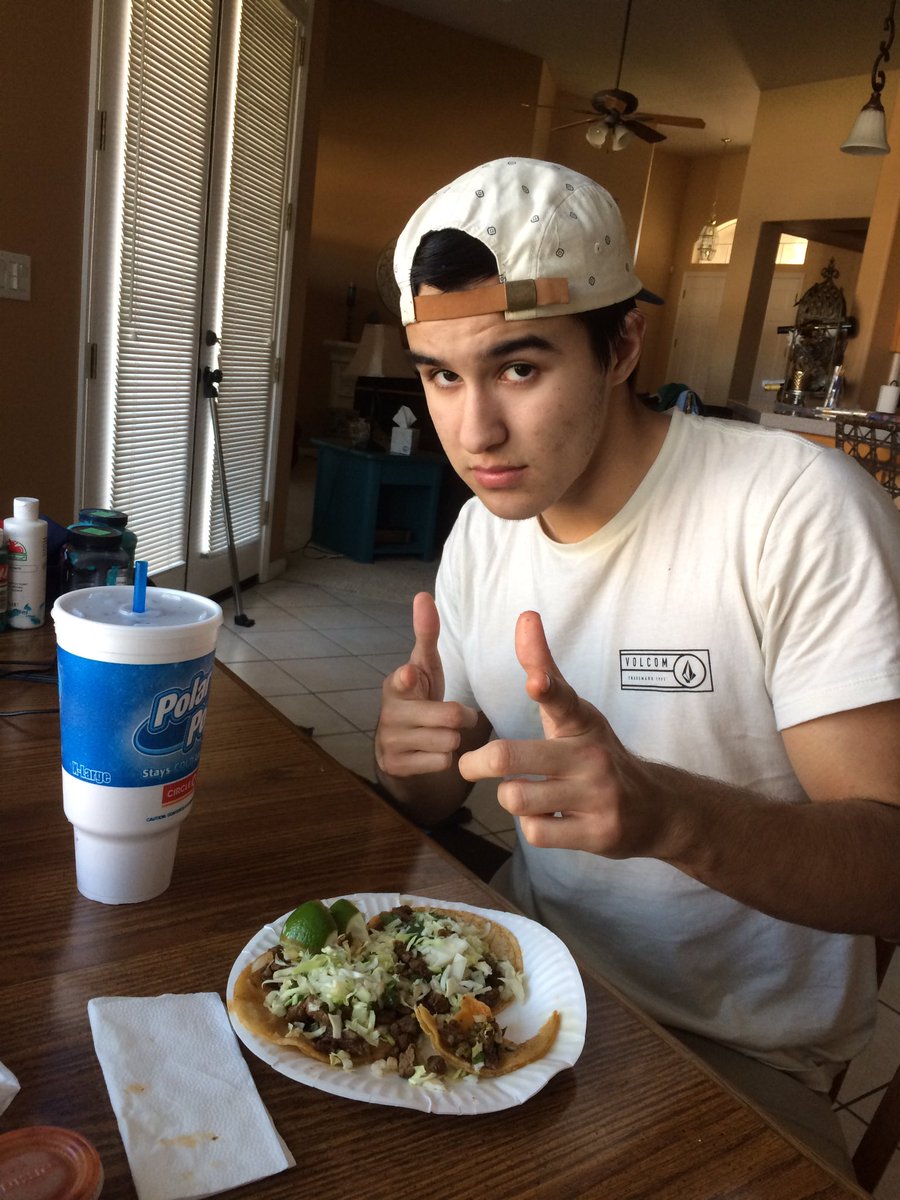 janaamiller10's tweet photo. I'd take tacos over roses any day. 😍 #whatspageantseason #byebyeabs https://t.co/fq8JpnBuVT