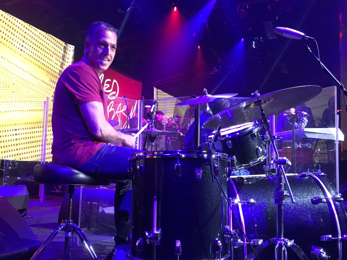 LifeatKWRI's tweet image. When @ChrisHellerKW takes the stage and shows that he can jam! #KWFR #LifeAtKWRI #Vegas