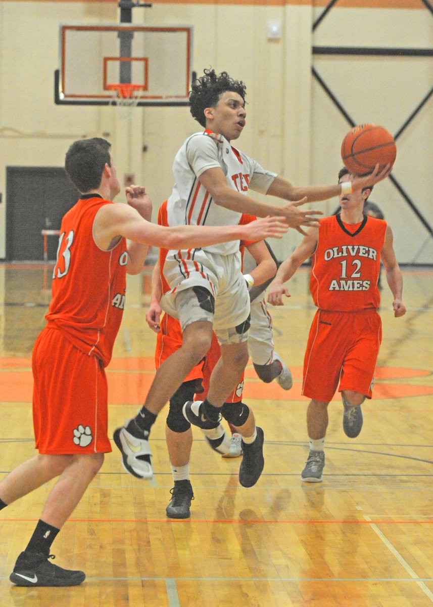 Chezsports's tweet photo. @Tigers_Sports boys basketball falls to O-A, 73-61 @DanteLaw12 and @Luis_Vendrell1 each scored 19 points https://t.co/x9DrXIBX4Z