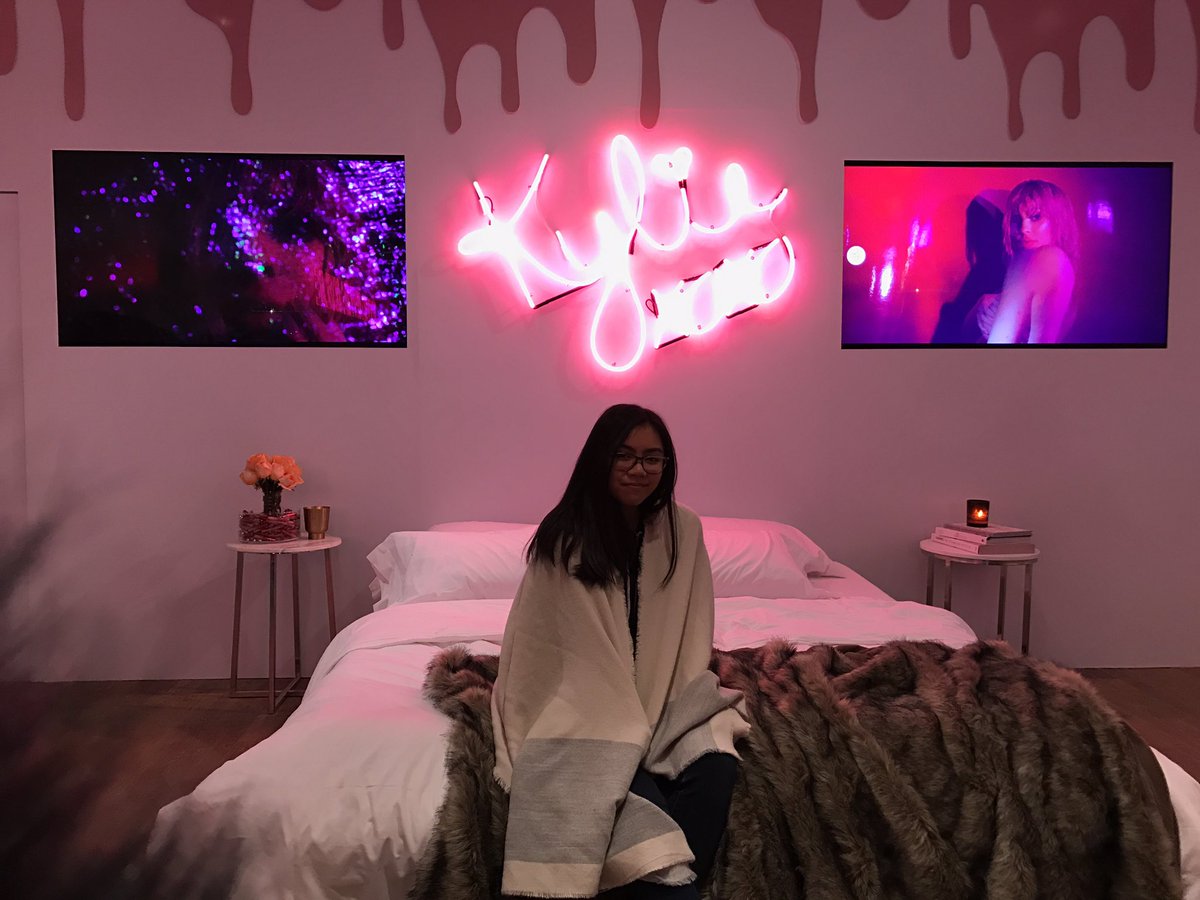Dimple On Twitter Kylie S Pop Up W My Friends
