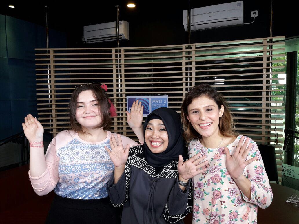 #SonyBuzz Keseruan <a href="/JEPEofficial/">JeBe & Petty</a> di @Pro2Jak #ICUPro2FM_JebePetty hari ini