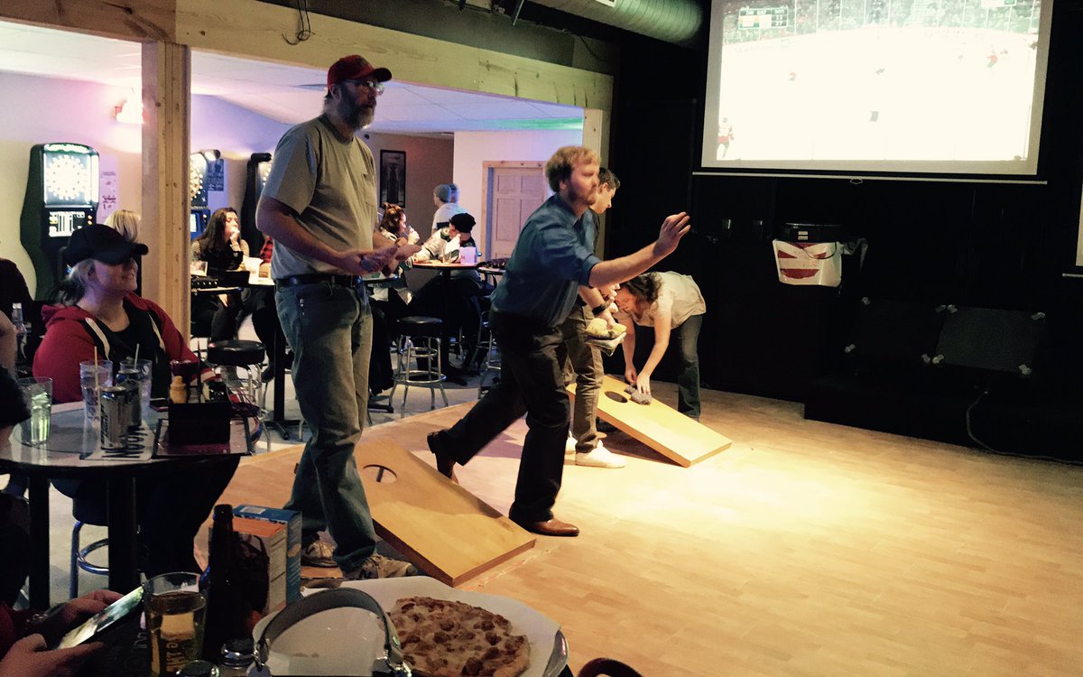 paddlepeddler's tweet photo. We lost the bags tourney due to the $13 Pitcher&Pizza #benthop #3rdplace | Check out their daily specials - https://t.co/1viYnTJgEP https://t.co/DWPObCOy3k
