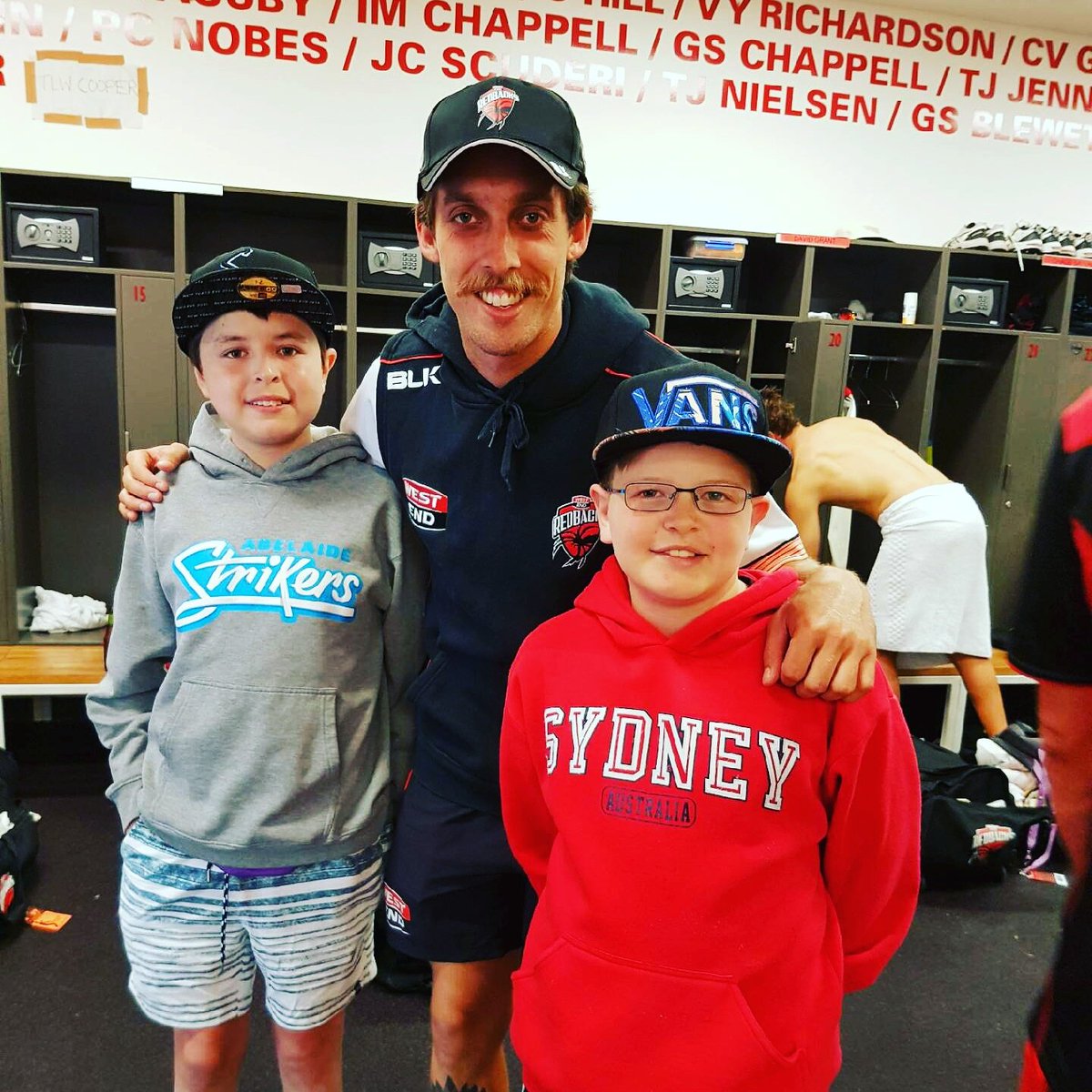 Our ambassadors are amazing! Big thanks to @JLehmann7, who welcomed our Little Hero Jack into the Redbacks change rooms on Sunday. 😊👍