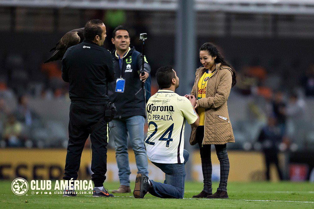 América celebra San Valentín con propuesta de matrimonio
