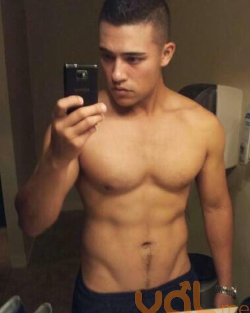 vglapp's tweet image. Find me on VGL, The #1 dating app for Twinks, Twunks, Jocks, and Pups! URL: vgl.me/chris15… bit.ly/2lJ6pD9