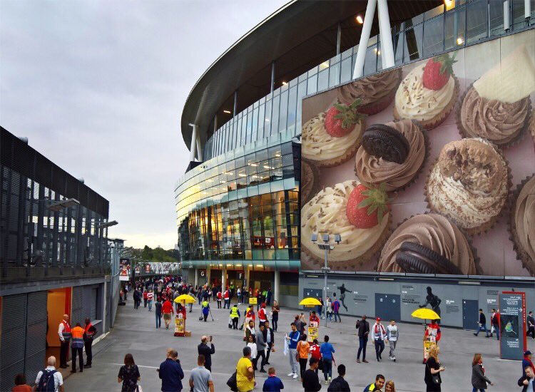 poppyscupcakes's tweet image. Wow!!! Has someone really erected a billboard advertising our cupcakes, or is this a clever mock up by @_Craft__ 💕