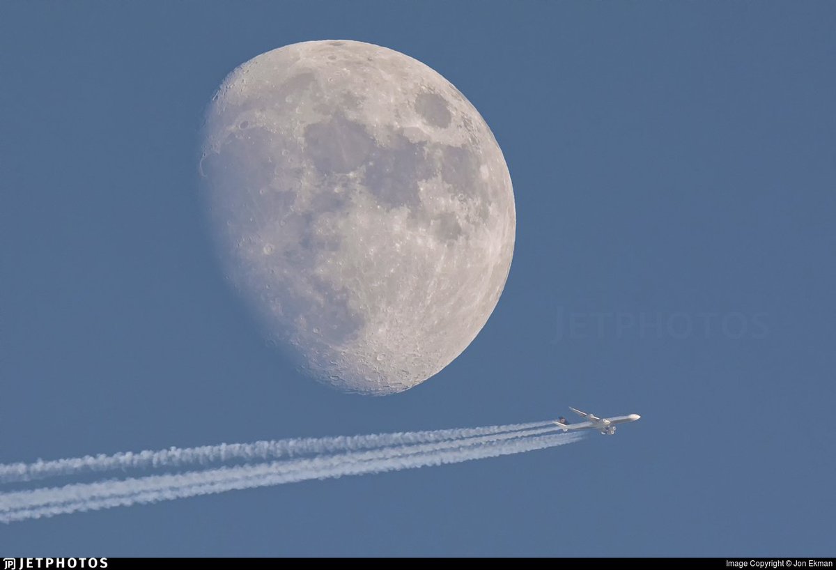 A <a href="/lufthansa/">Lufthansa</a> A340 passing just under the moon above Finland en route to Munich. jetphotos.com/photo/8510887 © Jon Ekman