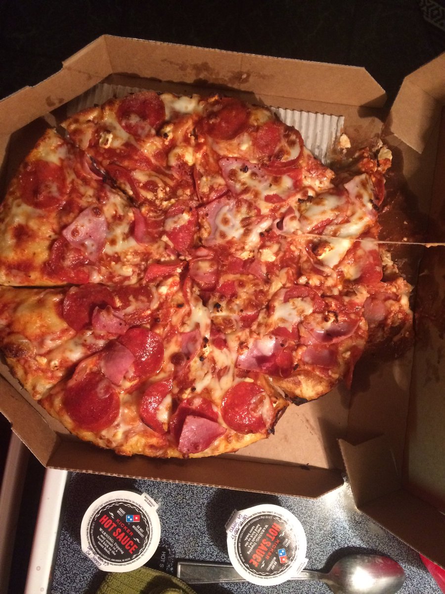 frangrypanda's tweet photo. So sad.. it's the first time I've ever not been thrilled by my dominos order 😢 #Valentinesfail @dominos https://t.co/rUyQzHZCUy