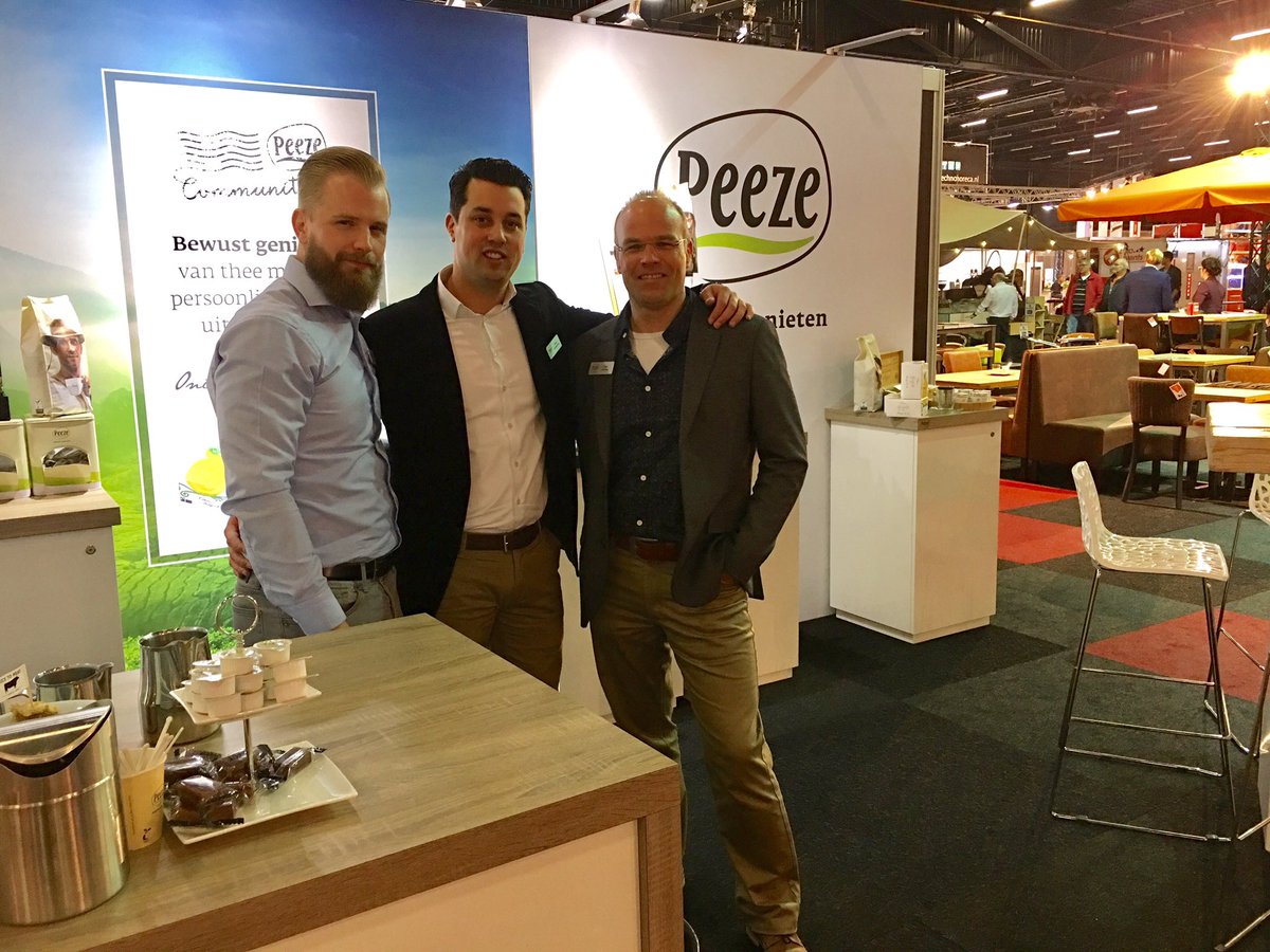Laatste dag knallen <a href="/horecaeventt/">HorecaEvenTT</a> met (h)eerlijke <a href="/Peeze_Koffie/">Koffiebranderij Peeze</a> en #Communitea van <a href="/coffeecentraLWD/">Grandcafé Z</a> barista Freddie. #teamnoord