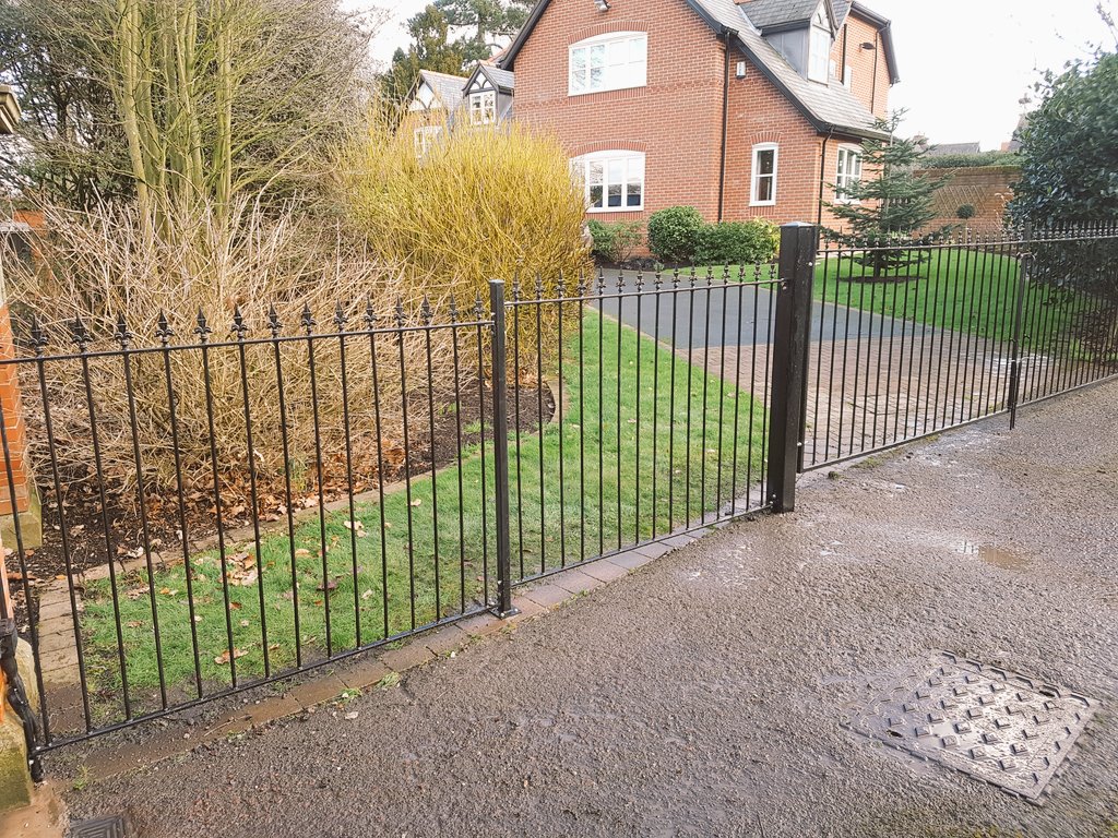 TattonFencing's tweet photo. Check out these lovely metal railings with gates to match that we installed! Very nice finish! #fencingcheshire #tattonfencing https://t.co/Lwp2heFNT7