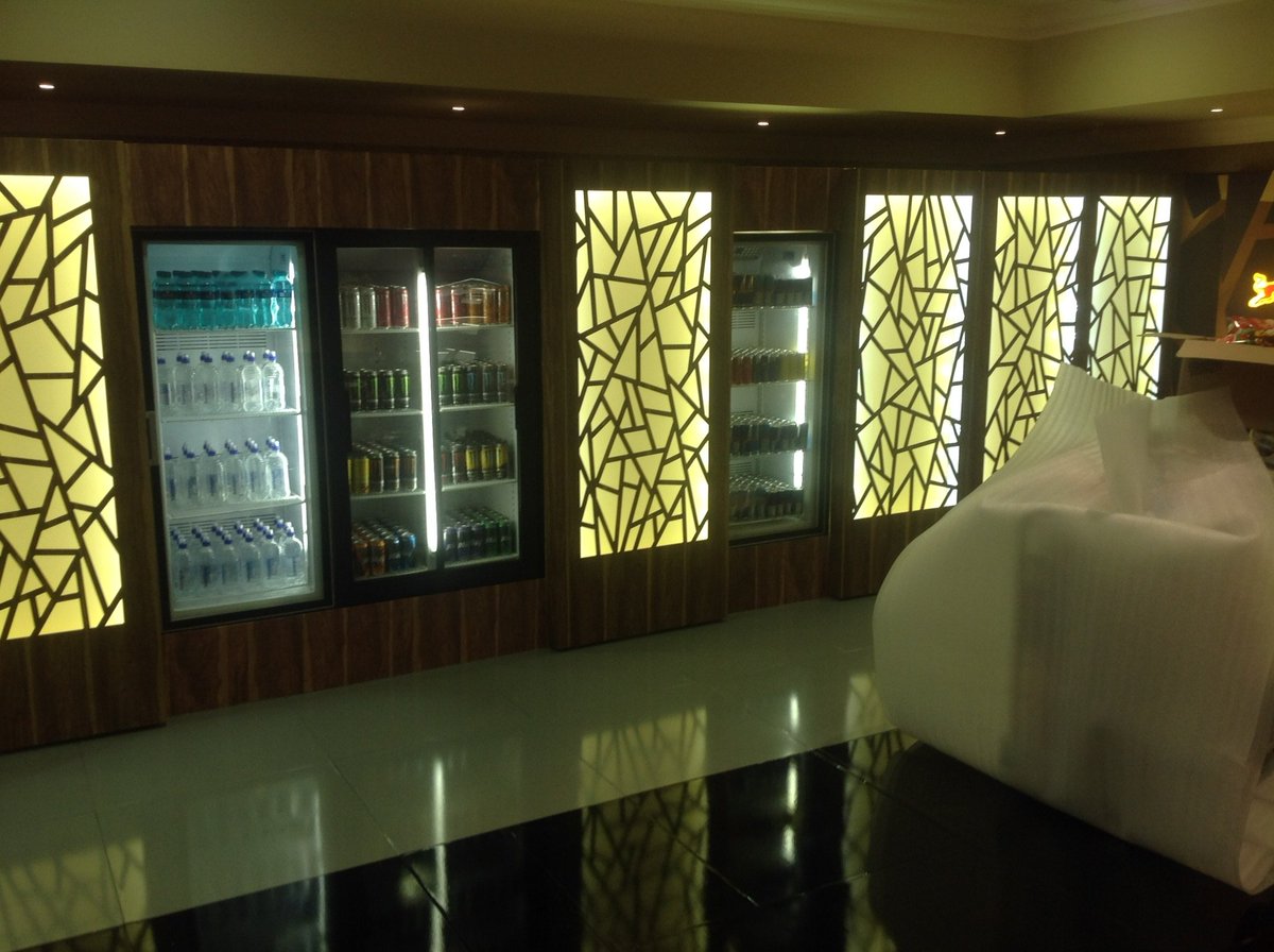 GAJSolutions_'s tweet image. TimberSet assisting Mad World Advertising convert a boardroom at Emperors Palace into a Shell select store