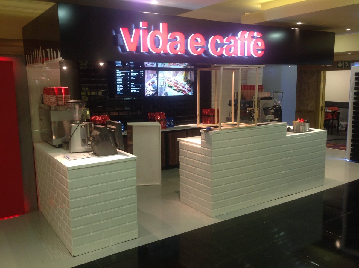 GAJSolutions_'s tweet image. TimberSet assisting Mad World Advertising convert a boardroom at Emperors Palace into a Shell select store