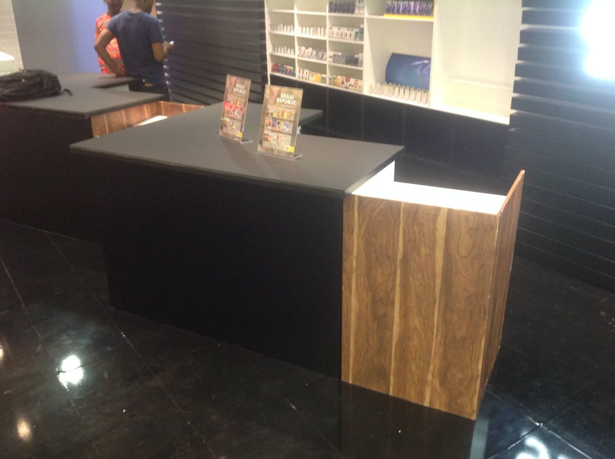 GAJSolutions_'s tweet image. TimberSet assisting Mad World Advertising convert a boardroom at Emperors Palace into a Shell select store