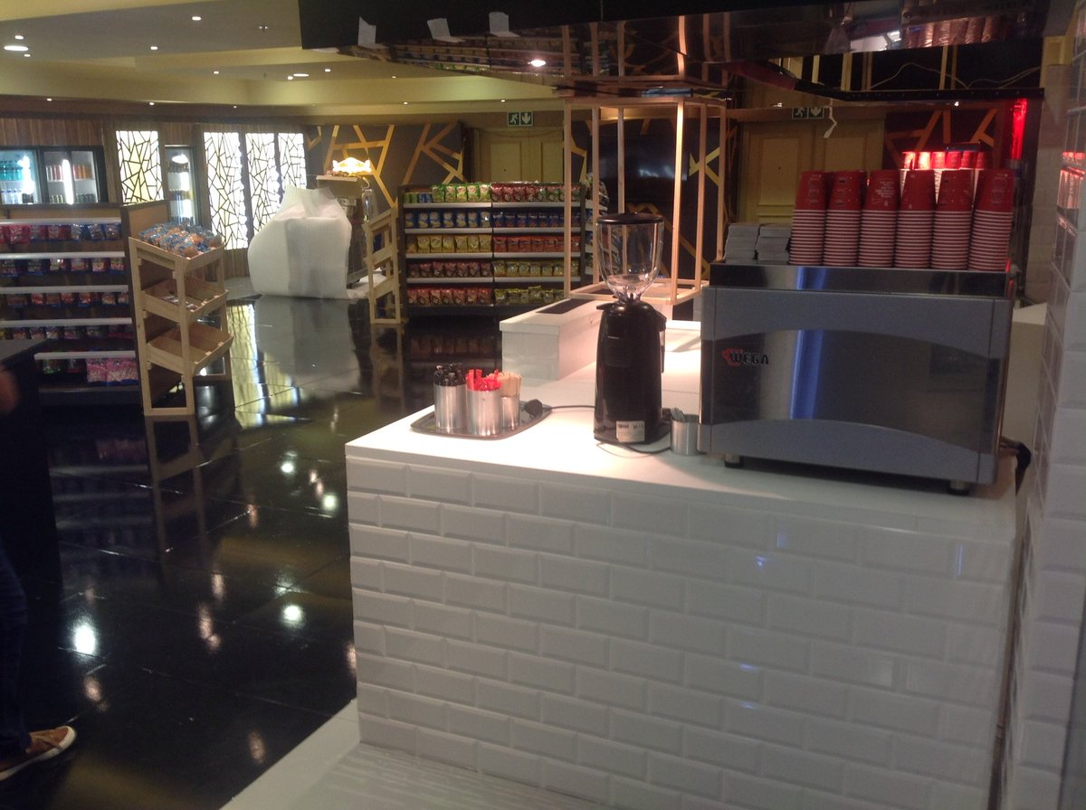 GAJSolutions_'s tweet image. TimberSet assisting Mad World Advertising convert a boardroom at Emperors Palace into a Shell select store