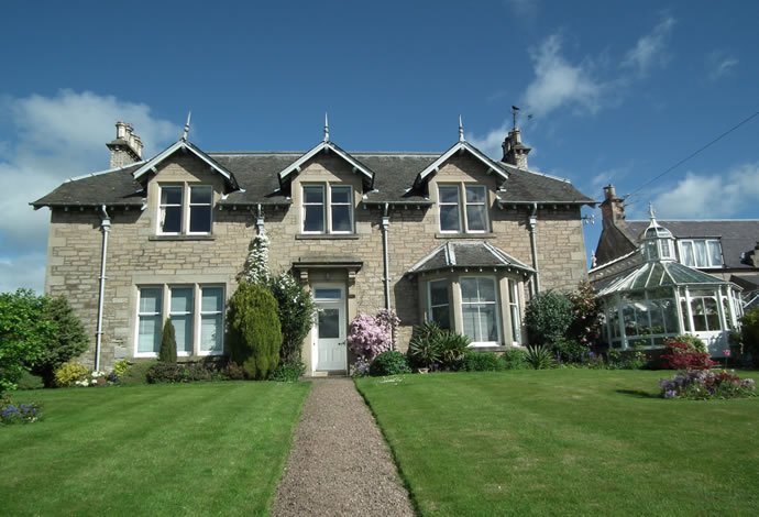 Period Property of the week. 
Duns, Scotland. £350k.  bit.ly/2kJoixl. 
Total stunner.