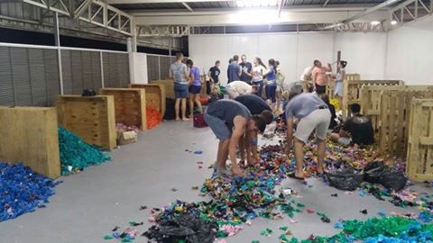 afriforumjeug's tweet photo. Die studente is hard aan die werk vir  #JOOL2017
Kom maak Saterdag, 11:00, 'n draai by Arcade Empire om die vlotte te sien. https://t.co/0zWlI0EzfV