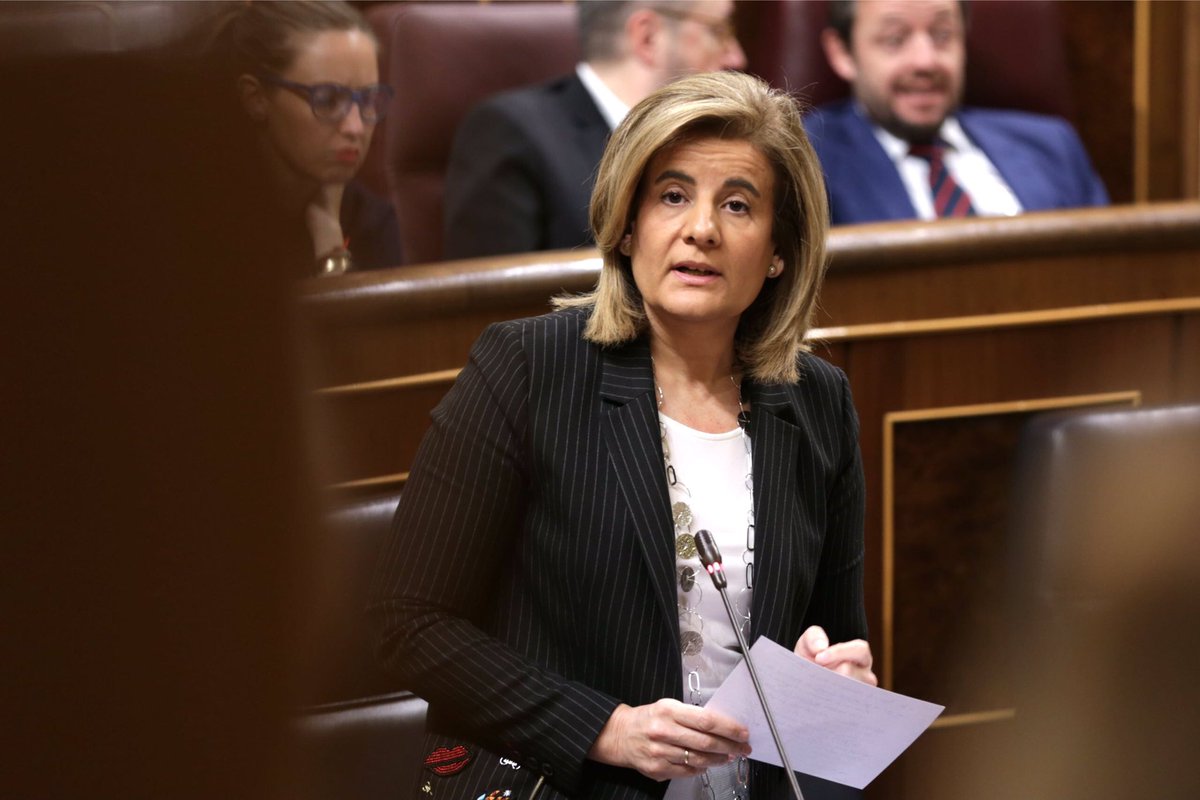 GPPopular's tweet photo. 📸Una vez finalizado el #Pleno os dejamos algunas imágenes del Gobierno de @marianorajoy respondiendo ante el @Congreso_Es #SesióndeControl 🏛 https://t.co/51B6tMnYIg