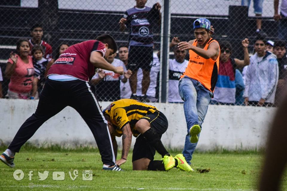 rodririquelme8's tweet photo. Algunos de los incidente en partidos de #CopaArgentina.Mientras dirigentes siguen vedettiando por tele.#TodoPorPoder,sin ver los problemas https://t.co/tLojeOatuY