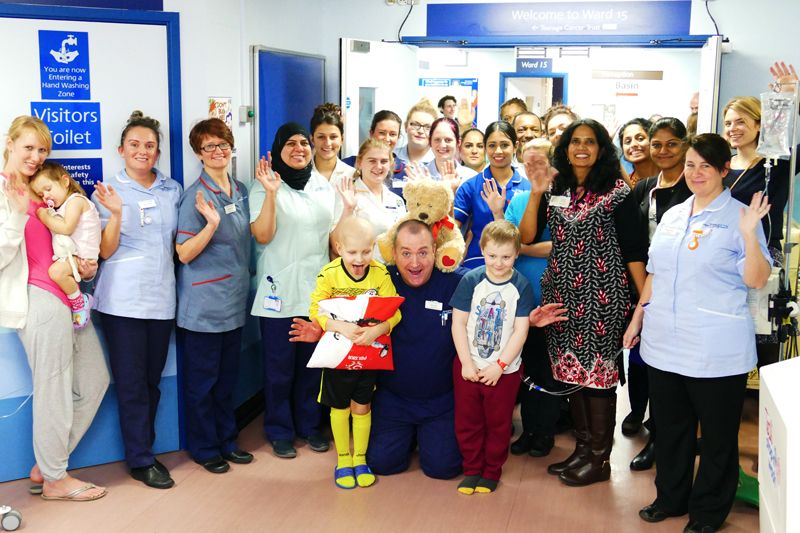 Bham_Childrens's tweet photo. Some of our staff on Ward 15 (our cancer unit) were joined by Aiya, Kacper and Oliver for a quick snap on #InternationalChildhoodCancerDay https://t.co/8Ujl24gPWc