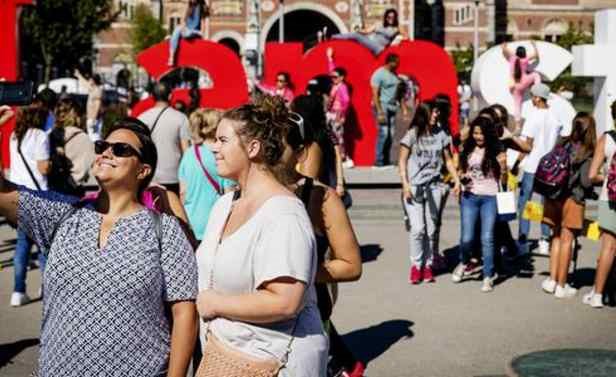 Aantal toeristen Amsterdam blijft maar doorgroeien. m.telegraaf.nl/dft/ondernemen…