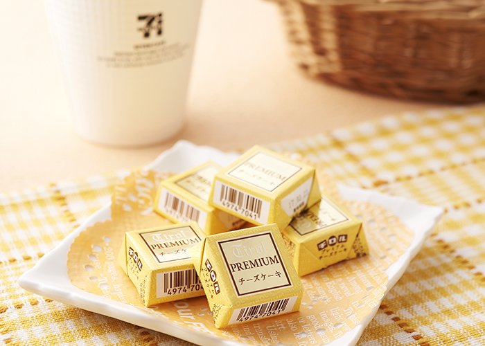 セブン イレブン ジャパン 今だけのチロルプレミアム チロルチョコ プレミアムチーズケーキ 42円 税込45円 チーズケーキのやさしい食感や 濃厚な甘さを生チョコで再現 スイーツのような満足感のある 一粒は おやつやカジュアルな お礼にも