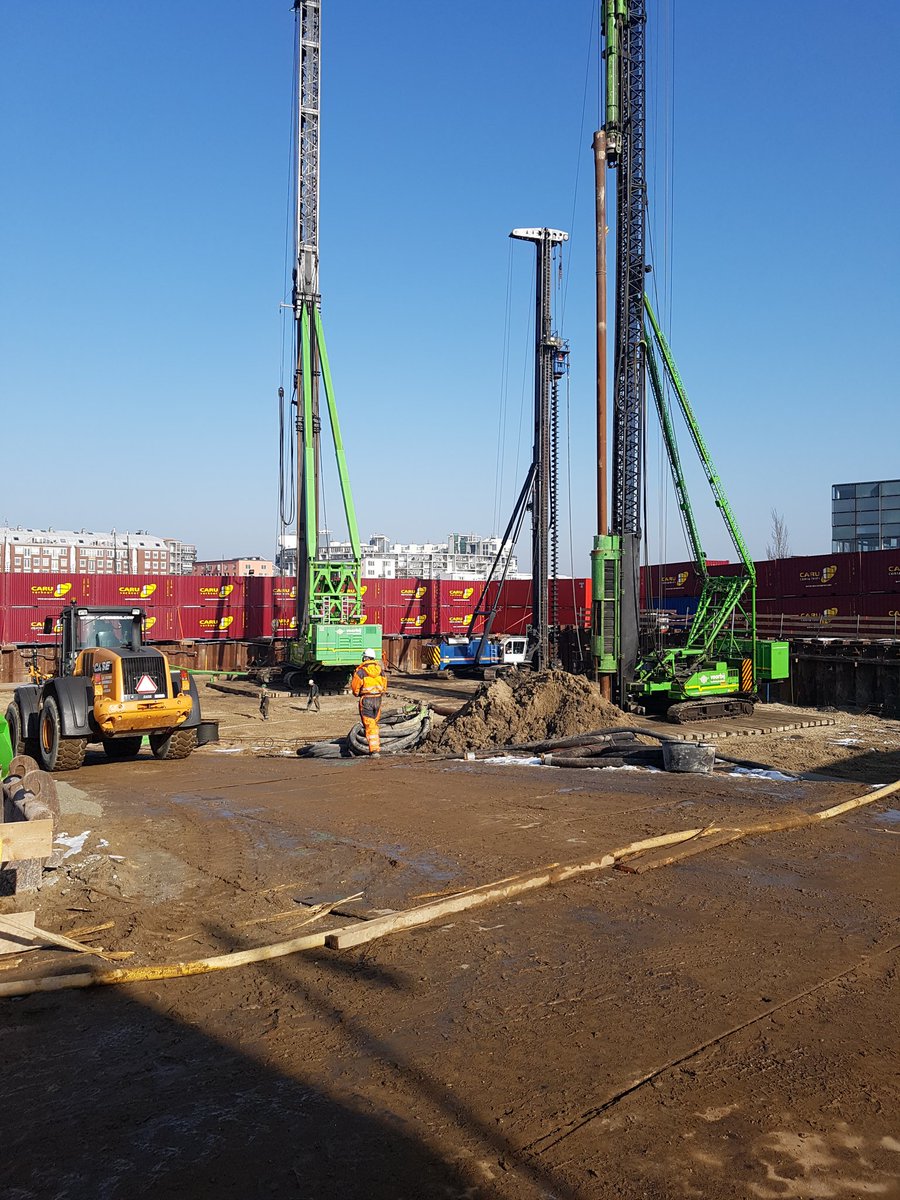 Vollop heien in <a href="/AmsterdamNL/">Gemeente Amsterdam</a> voor het project #De Steltloper in samenwerking met @Voorbij_FT
