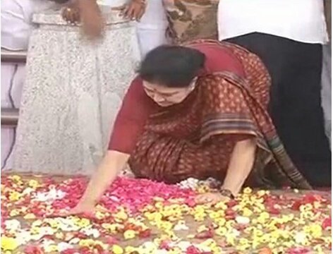 muthubala_'s tweet photo. இது மக்களை முட்டாளாக்க துடித்த ஆவேச நடிப்பு என்று நினைப்பவர்கள் மட்டும் RT செய்யவும் பாக்கலாம் எத்தனை அறிவாளிக இருக்காங்கனு https://t.co/qZTbrtBwS6